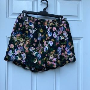 Floral Scallop Edge Shorts